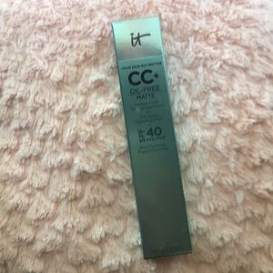 IT COSMETICS CC + OIL FREE MATTE FOUNDATION 💫
